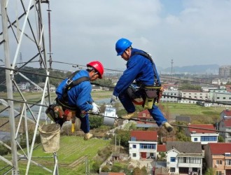 電力人加強(qiáng)防寒潮線路特巡保障電網(wǎng)穩(wěn)定運(yùn)行