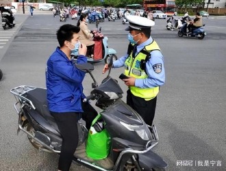 女子帶電動(dòng)車上公交遭拒竟打電話“走后門”，司機(jī)：誰(shuí)也不認(rèn)