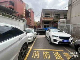 昆明一小區(qū)停車場(chǎng)突然被賣了？業(yè)主被迫將車停在消防通道